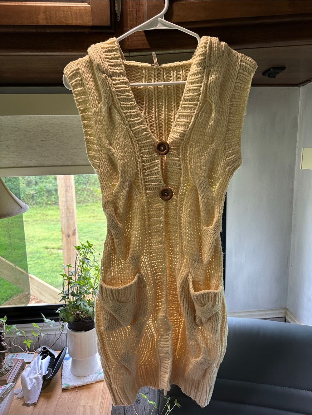 Free people - Sleeveless Cable Knit Button-Front Cardigan Vest in Cream size XS